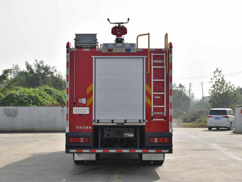 17.0噸  國(guó)六  豪沃TX7后雙橋泡沫消防車