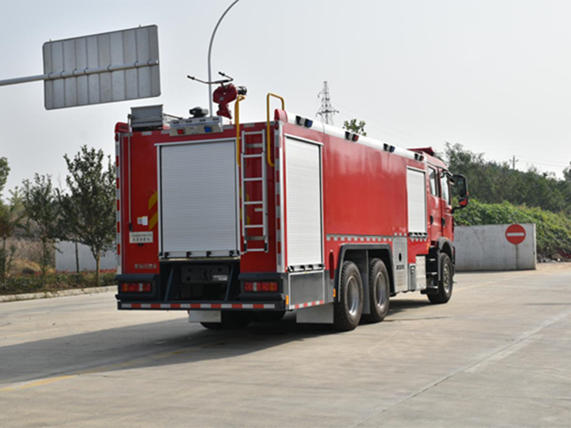 17.0噸  國(guó)六  豪沃TX7后雙橋泡沫消防車